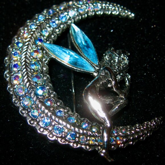 "KIRKS FOLLY RARE/NOS/SIGNED FAIRY W/BLUE WINGS ON CRESCENT MOON BROOCH" - Picture 1 of 7